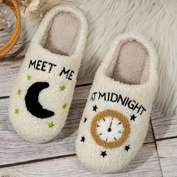 Meet Me at Midnight Women’s Slippers Inspired by Taylor Swift Size 8.5–9 NEW - Picture 2 of 7